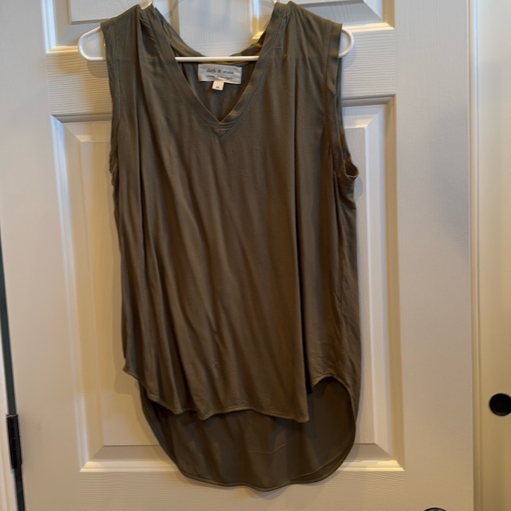 Cute comfortable sleeveless top